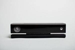 Kinect per Xbox One, potenziato e presente in ogni confezione.